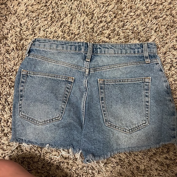Forever 21 denim shorts - Picture 2 of 3